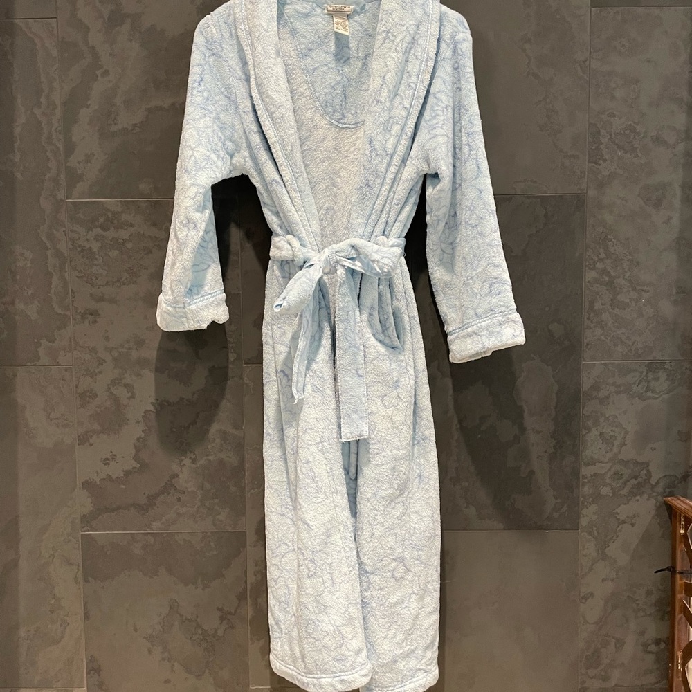 Anne Lewin robe
